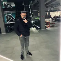 Poslechněte si interpreta undefined, sledujte hudební videa, přečtěte si životopis, podívejte se na data turné a další informace.