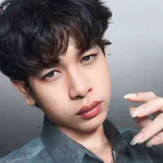 Liphônを聴いたり、ミュージックビデオを鑑賞したり、経歴やツアー日程などを確認したりしましょう！