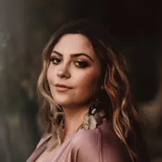 Escucha a Gwen Levey and The Breakdown, mira videos musicales, lee su biografía, consulta las fechas de las gira y más.