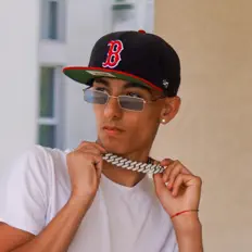 Hör dir Wagma an, schau dir Musikvideos an, lies die Biografie, finde Tourdaten und mehr!