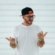 CONPHEWZD: песни, клипы, биография, даты выступлений и многое другое.