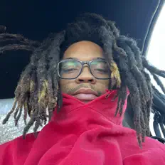 MLucky सुनें, म्यूज़िक वीडियो देखें, बायो पढ़ें, दौरे की तारीखें और बहुत कुछ देखें!