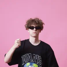 聆聽 GrobZone、觀看音樂影片、閱讀小傳、查看巡演日期等！