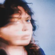 Poslechněte si interpreta Chayla Hope, sledujte hudební videa, přečtěte si životopis, podívejte se na data turné a další informace.