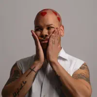 Luister naar undefined, bekijk muziekvideo's, lees de bio, bekijk de tourdata, en meer!