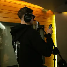 收听 Uzielli、观看音乐视频、阅读小传、查看巡演日期等 ！