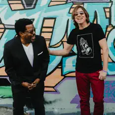 Hör dir Forrest Hill an, schau dir Musikvideos an, lies die Biografie, finde Tourdaten und mehr!