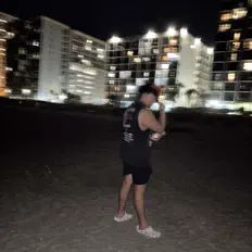 收听 Zay Barnett、观看音乐视频、阅读小传、查看巡演日期等 ！