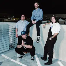 Hör dir Hometown Losers an, schau dir Musikvideos an, lies die Biografie, finde Tourdaten und mehr!