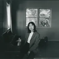 聆聽 undefined、觀看音樂影片、閱讀小傳、查看巡演日期等！