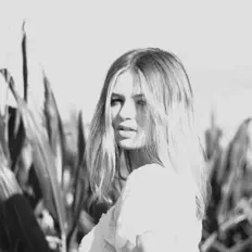 Dengarkan Sophie Taylor, tonton video musik, baca bio, lihat tanggal tur & lainnya!