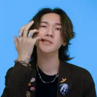 Poslechněte si interpreta undefined, sledujte hudební videa, přečtěte si životopis, podívejte se na data turné a další informace.