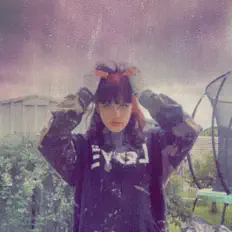 聆聽 JM、觀看音樂影片、閱讀小傳、查看巡演日期等！