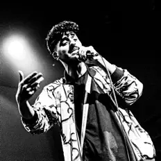 收听 UMX、观看音乐视频、阅读小传、查看巡演日期等 ！