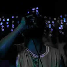 收听 dmoe、观看音乐视频、阅读小传、查看巡演日期等 ！