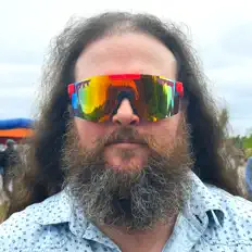 Hör dir AJ Marshall an, schau dir Musikvideos an, lies die Biografie, finde Tourdaten und mehr!