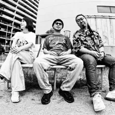 Atomic stoogesを聴いたり、ミュージックビデオを鑑賞したり、経歴やツアー日程などを確認したりしましょう！