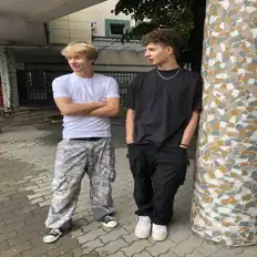 Ouça TOXEL, assista a videoclipes, leia a biografia, veja as datas das turnês e mais!