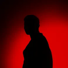 Hör dir Karan an, schau dir Musikvideos an, lies die Biografie, finde Tourdaten und mehr!