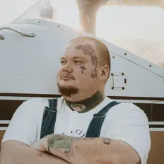 聆聽 Quasarpro、觀看音樂影片、閱讀小傳、查看巡演日期等！