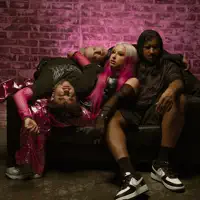 Écoutez undefined, regardez des vidéoclips, lisez la biographie, consultez les dates de tournée et plus encore !