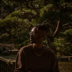 收听 Chrislo、观看音乐视频、阅读小传、查看巡演日期等 ！