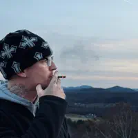 Hör dir undefined an, schau dir Musikvideos an, lies die Biografie, finde Tourdaten und mehr!