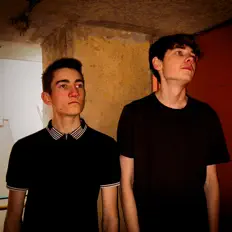 Hör dir The WeeakDays an, schau dir Musikvideos an, lies die Biografie, finde Tourdaten und mehr!