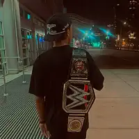 Luister naar undefined, bekijk muziekvideo's, lees de bio, bekijk de tourdata, en meer!