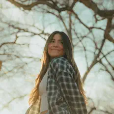 收听 Julia DiGrazia、观看音乐视频、阅读小传、查看巡演日期等 ！