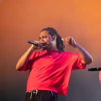 undefinedを聴いたり、ミュージックビデオを鑑賞したり、経歴やツアー日程などを確認したりしましょう！