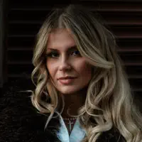 Ouça undefined, assista a videoclipes, leia a biografia, veja as datas das turnês e mais!