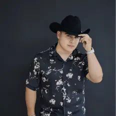 Victor Eduardo सुनें, म्यूज़िक वीडियो देखें, बायो पढ़ें, दौरे की तारीखें और बहुत कुछ देखें!