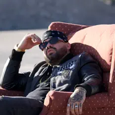 Listen to Yowcend la Igriega, watch music videos, read bio, see tour dates & more!
