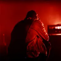 收听 undefined、观看音乐视频、阅读小传、查看巡演日期等 ！