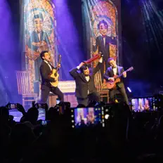 Listen to Los Tres Tristes Tigres, watch music videos, read bio, see tour dates & more!