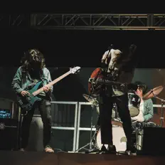 Ouve Hot Honey, vê vídeos de música, lê a biografia, vê as datas da digressão e muito mais!