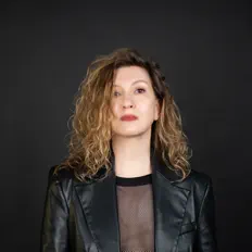Ακούστε περιεχόμενο από Julyana, παρακολουθήστε μουσικά βίντεο, διαβάστε το βιογραφικό, δείτε ημερομηνίες περιοδείας, και πολλά ακόμη!