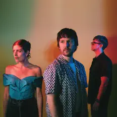 Ascolta Moon Elevator, guarda video musicali, leggi la biografia, vedi le date del tour & altro!