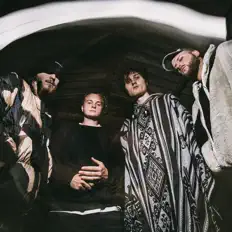 收听 Strawberry Lace、观看音乐视频、阅读小传、查看巡演日期等 ！