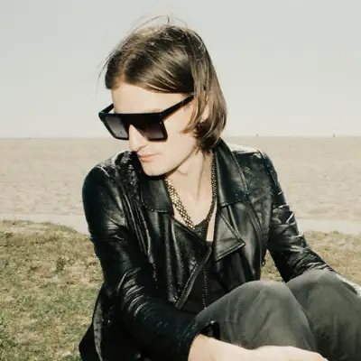 Listen to Saska, watch music videos, read bio, see tour dates & more!