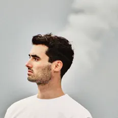 Posłuchaj wykonawcy Glame..., obejrzyj teledyski, przeczytaj biografię, zobacz daty tras koncertowych i nie tylko!