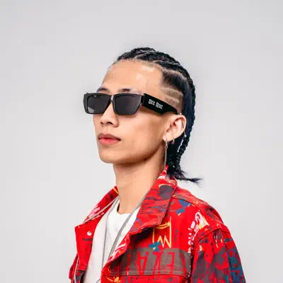Listen to Dee Roc, watch music videos, read bio, see tour dates & more!