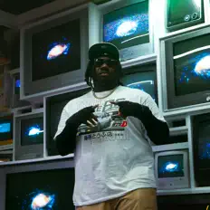 Posłuchaj wykonawcy J Bird, obejrzyj teledyski, przeczytaj biografię, zobacz daty tras koncertowych i nie tylko!