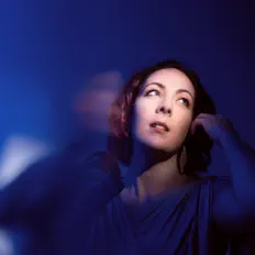Poslechněte si interpreta Noémie Raymond, sledujte hudební videa, přečtěte si životopis, podívejte se na data turné a další informace.