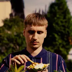 Vogrinを聴いたり、ミュージックビデオを鑑賞したり、経歴やツアー日程などを確認したりしましょう！