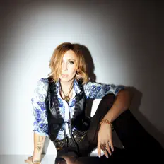 Hör dir MartiJane an, schau dir Musikvideos an, lies die Biografie, finde Tourdaten und mehr!