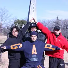 Hör dir AWAZARUKAS an, schau dir Musikvideos an, lies die Biografie, finde Tourdaten und mehr!