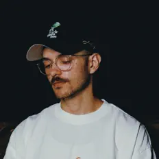 Wav Leeを聴いたり、ミュージックビデオを鑑賞したり、経歴やツアー日程などを確認したりしましょう！
