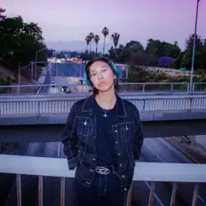 Hör dir St. Kio an, schau dir Musikvideos an, lies die Biografie, finde Tourdaten und mehr!